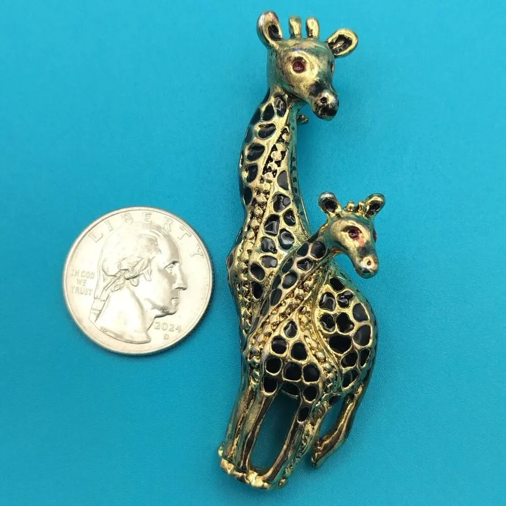 Giraffe Mom & Baby Brooch Pin Enamel Red Eye Gold Tone approx 2.25
